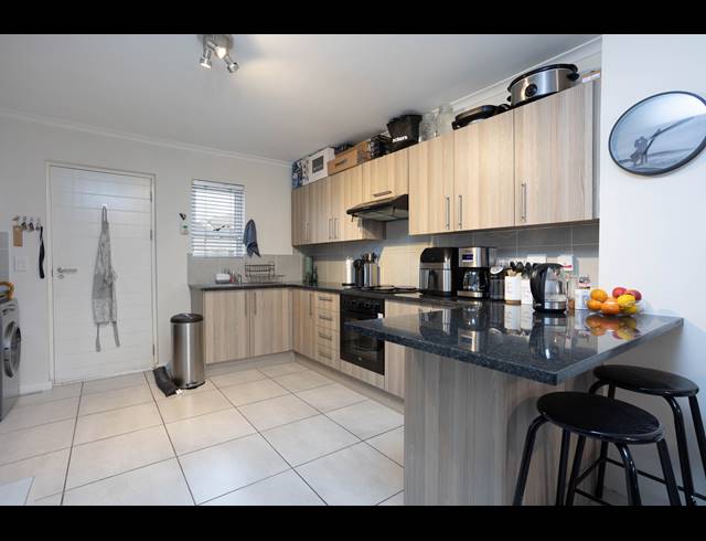 2 BEDROOM TOWNHOUSE TO LET IN HEATHFIELD